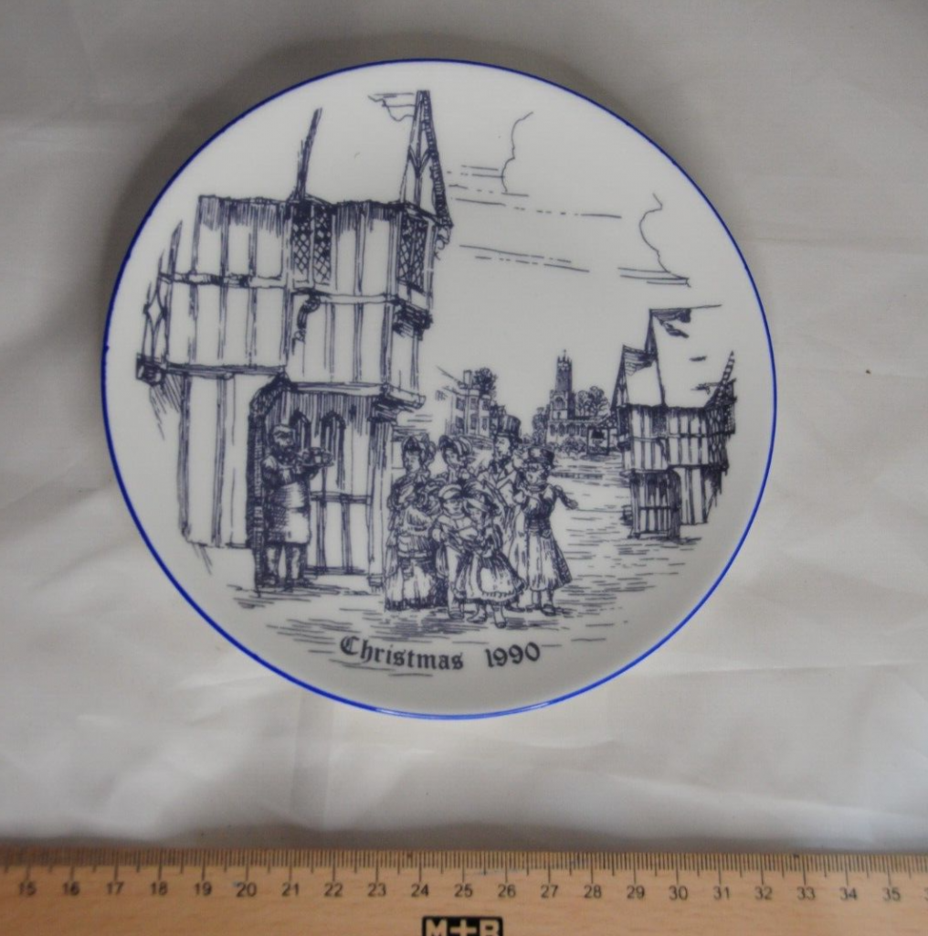 Coalport Christmas 1990 Wallace Arnold Plate 17cm - gift