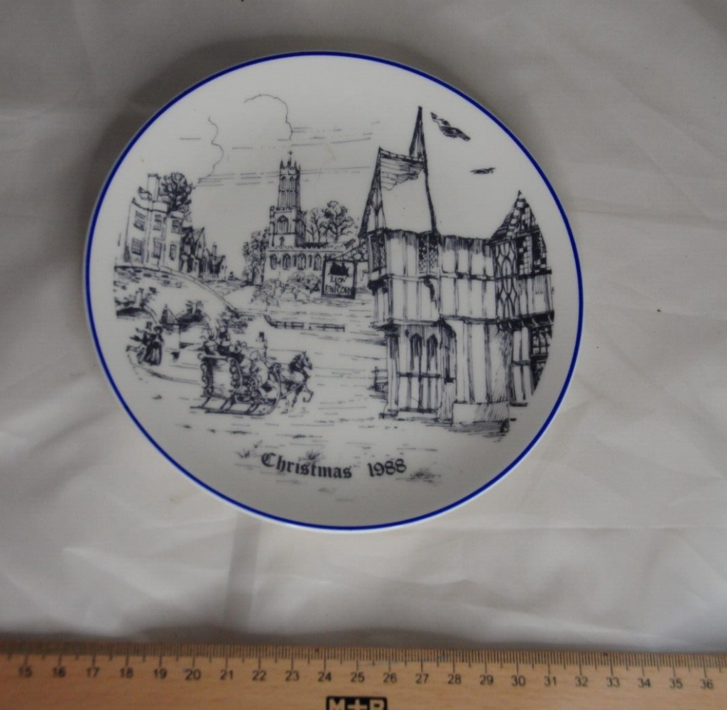 Coalport Christmas 1988 Wallace Arnold Plate 17cm - gift