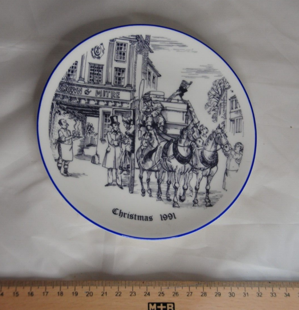 Coalport Christmas 1991 Wallace Arnold Plate 17cm - gift